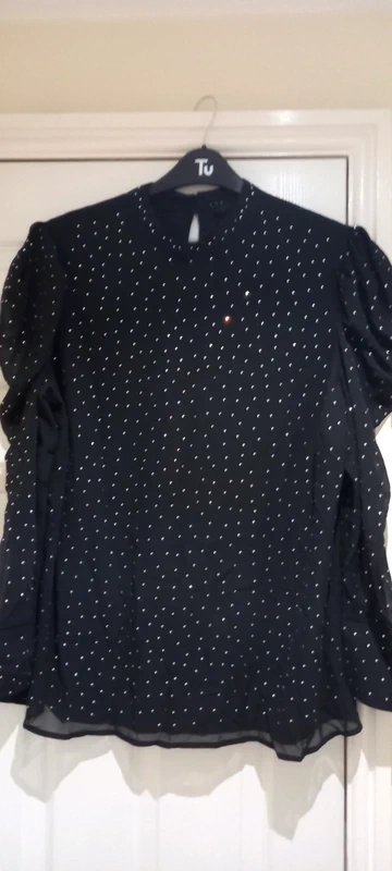 River Island Beautiful ladies black RI sparkly blouse. - 4