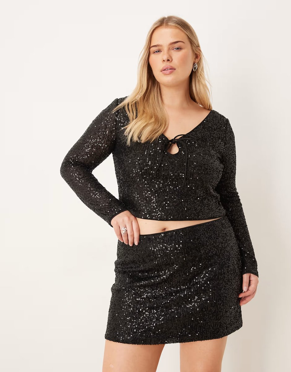 ASOS ASOS DESIGN Curve allover sequin mini skirt in black - 2