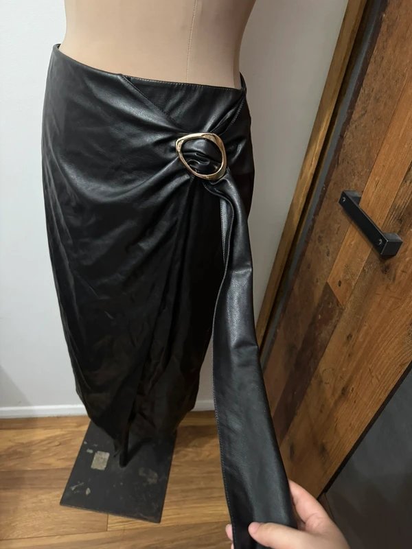 ASOS Design black faux leather pleather pu midi skirt buckle - 4