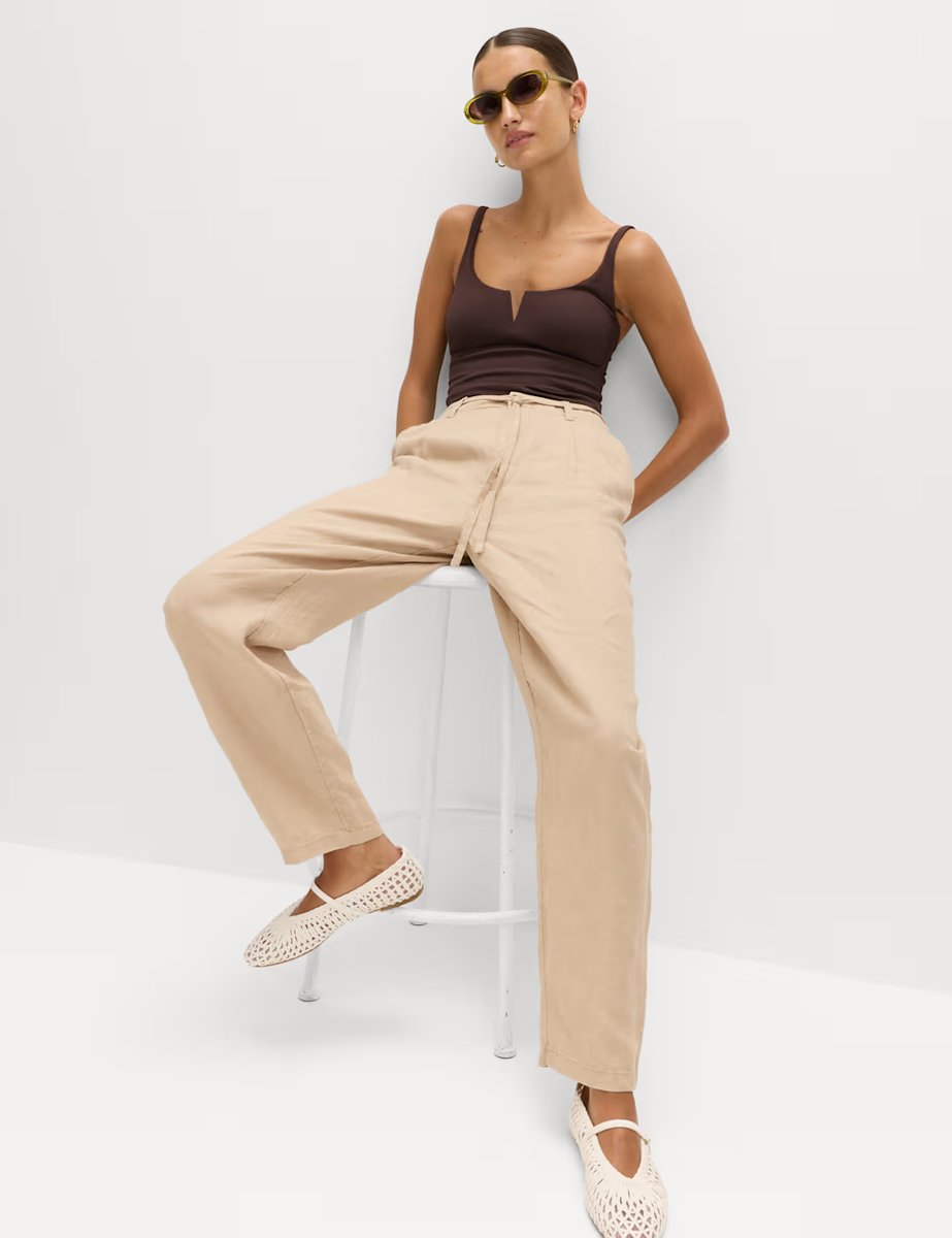 Marks & Spencer M&S Pure Linen Pleat Front Belted Tapered Trousers Sandstone - 4