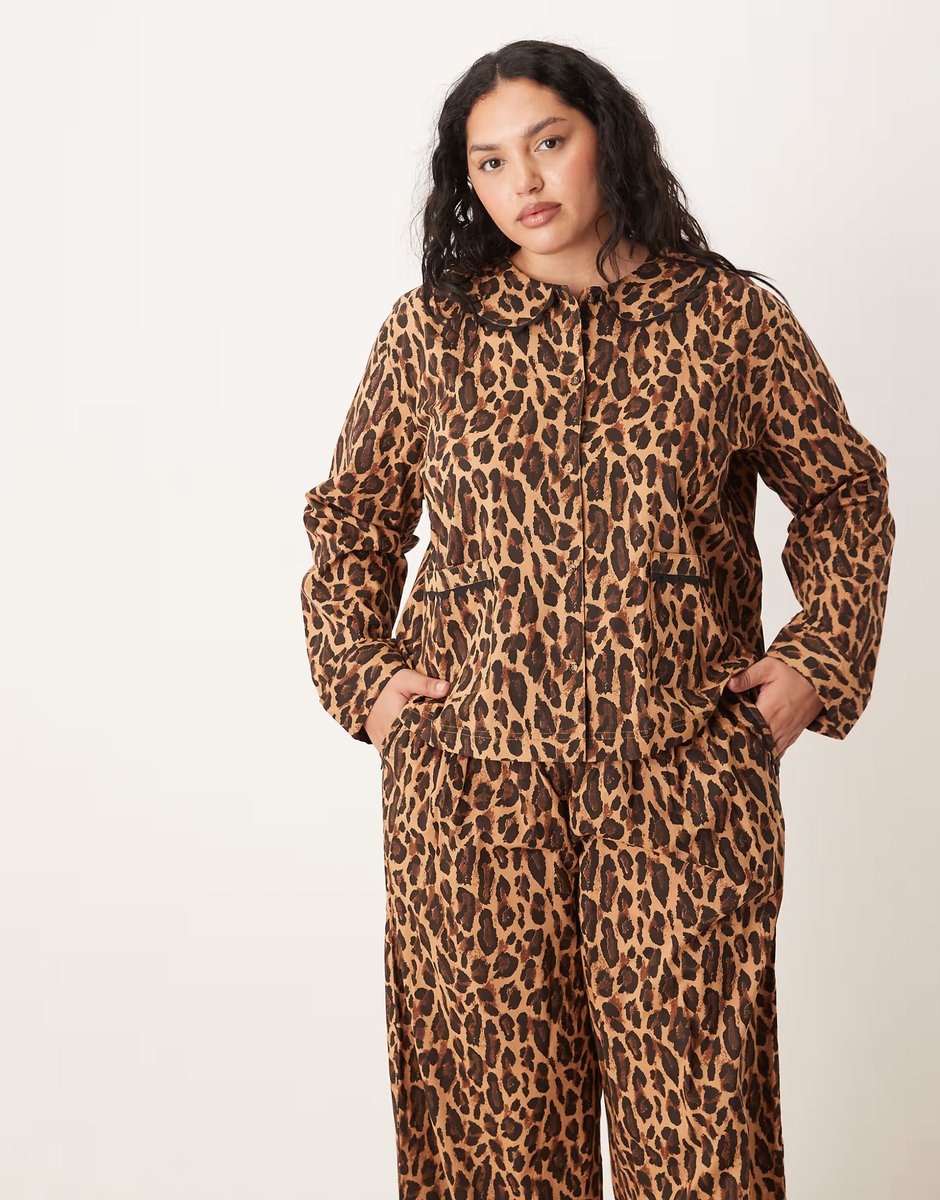 ASOS ASOS DESIGN Curve scallop edge woven shirt and trouser pyjama set in leopard print - 2