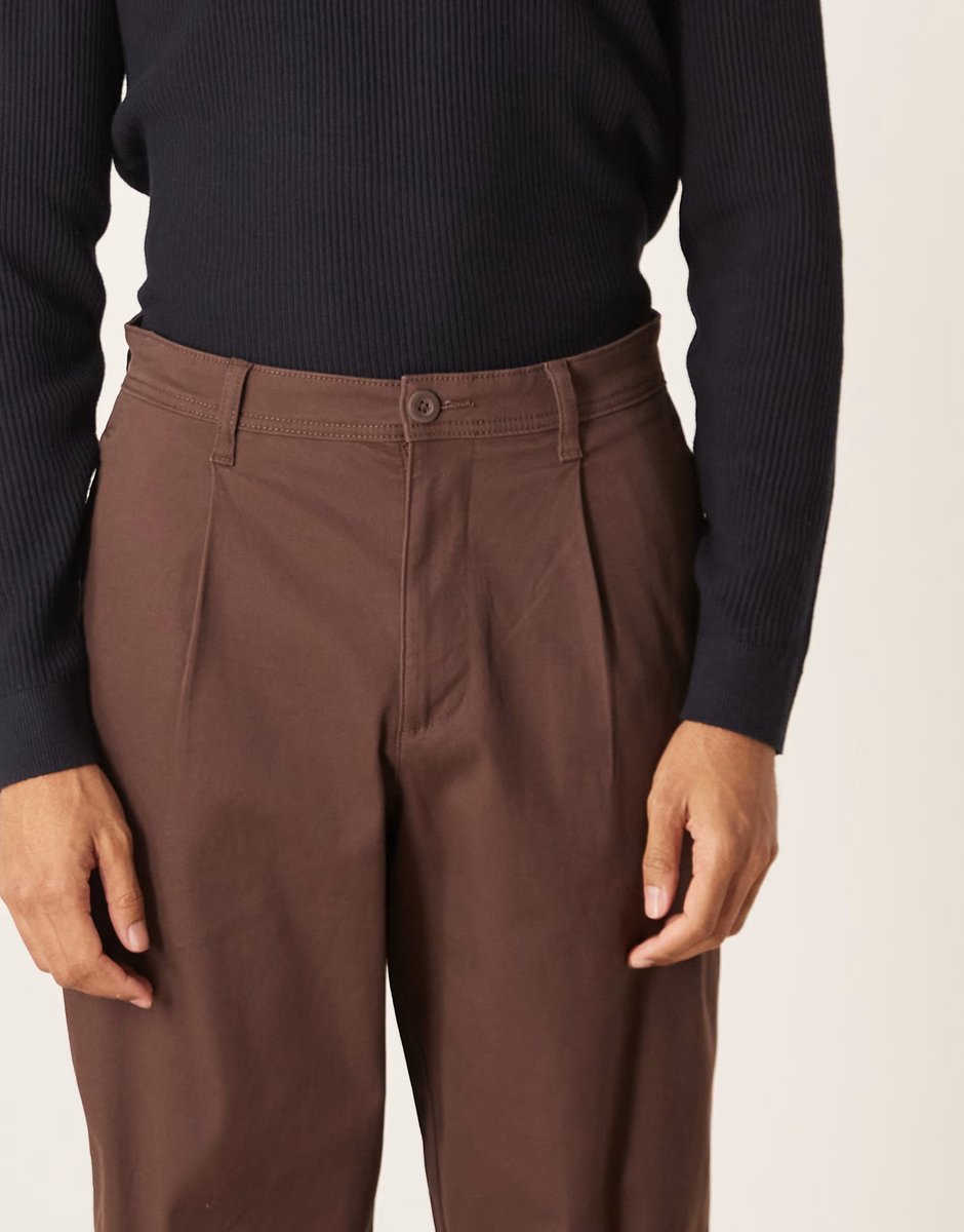 ASOS ASOS DESIGN loose straight chinos in brown with pleats - 4