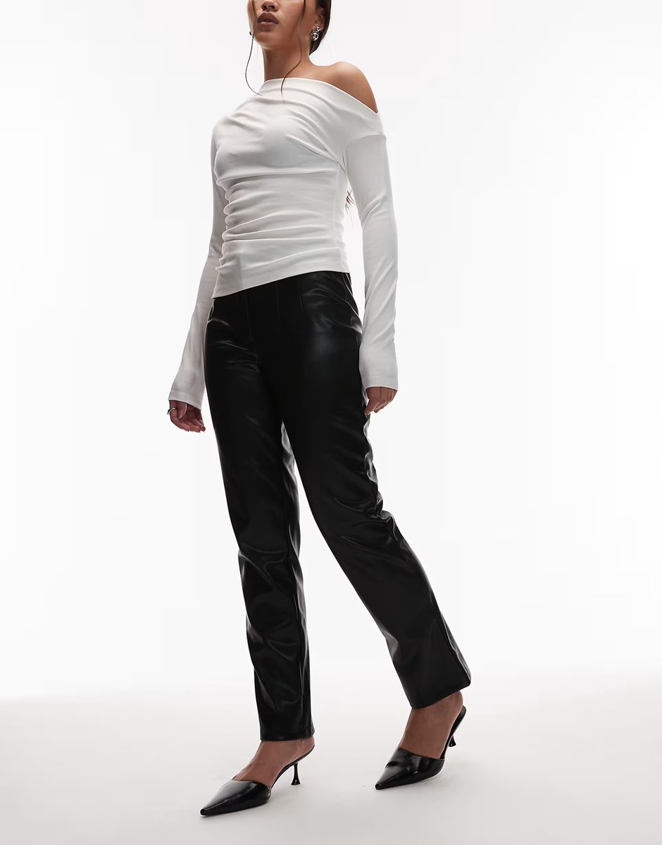 ASOS ASOS DESIGN leather look straight leg trouser with pintuck in black - 3