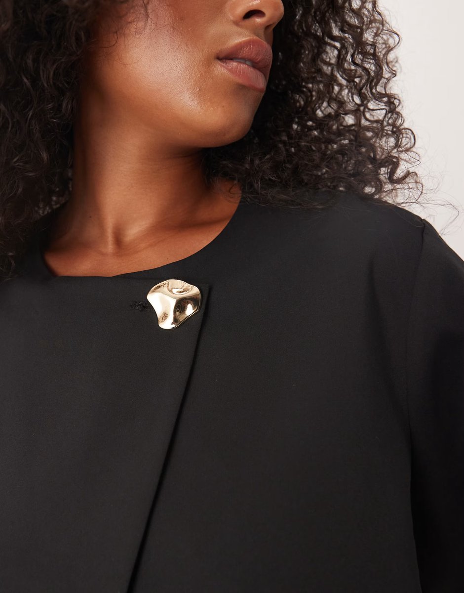 ASOS ASOS DESIGN Curve tailored gold button top in black - 4