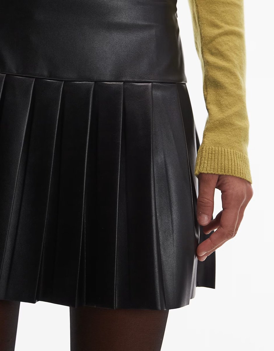 ASOS ASOS DESIGN PU pleated mini skirt in black - 2