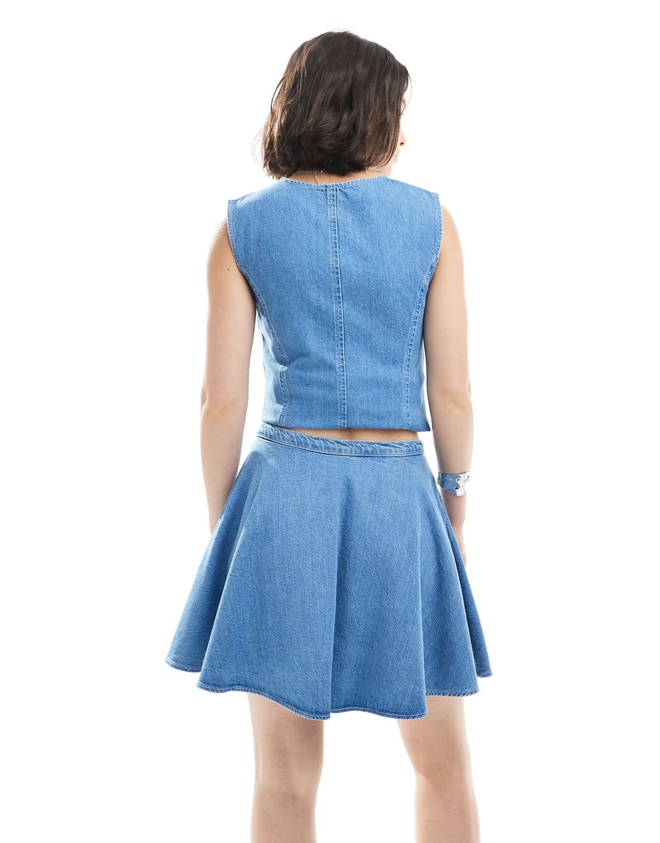 ASOS ASOS DESIGN denim flippy skirt co-ord in light midwash - 4