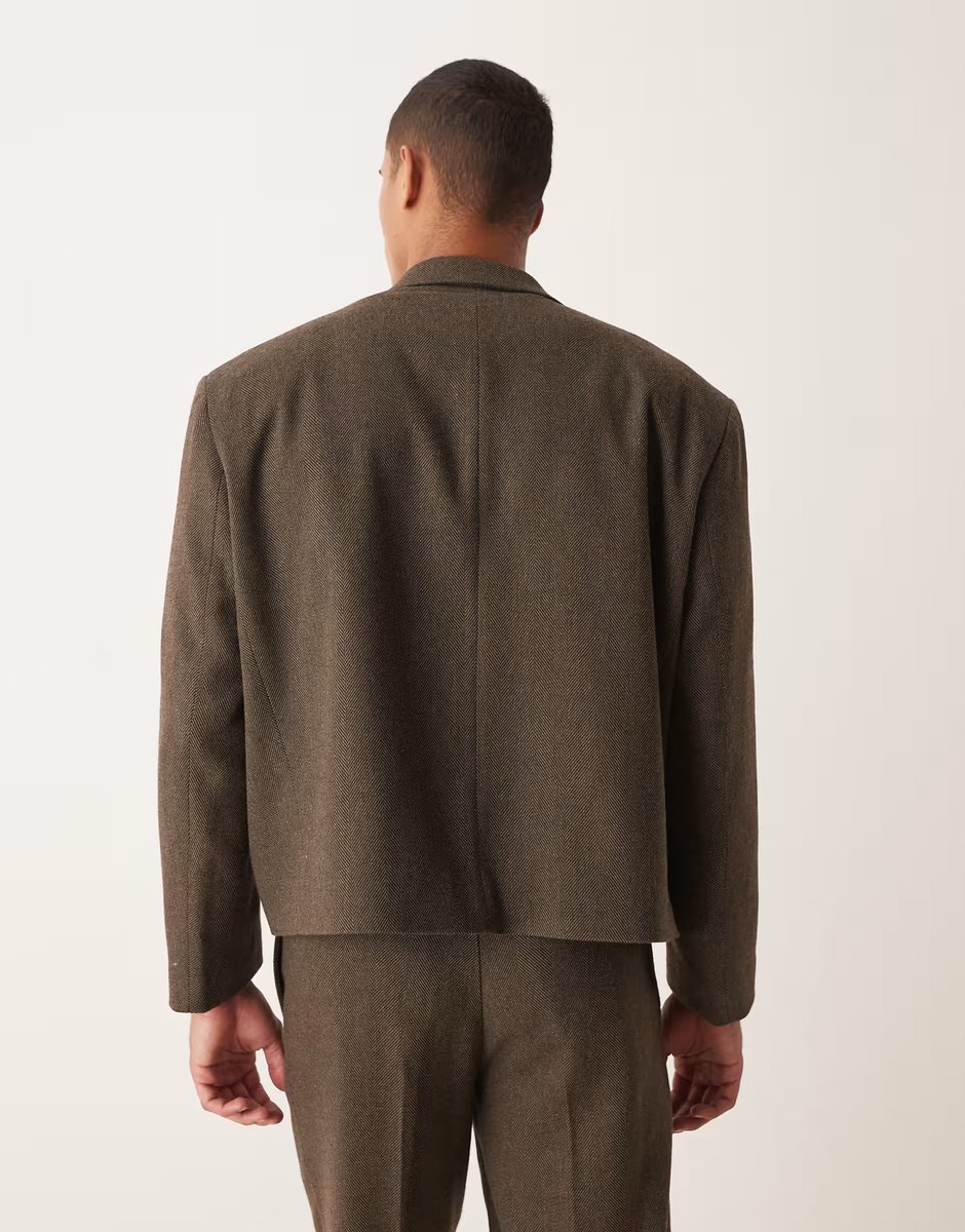 ASOS ASOS DESIGN oversized cropped suit jacket in brown - 3