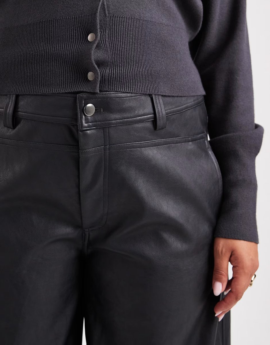 ASOS ASOS DESIGN Curve faux leather barrel leg trousers with seam detail in navy - 3