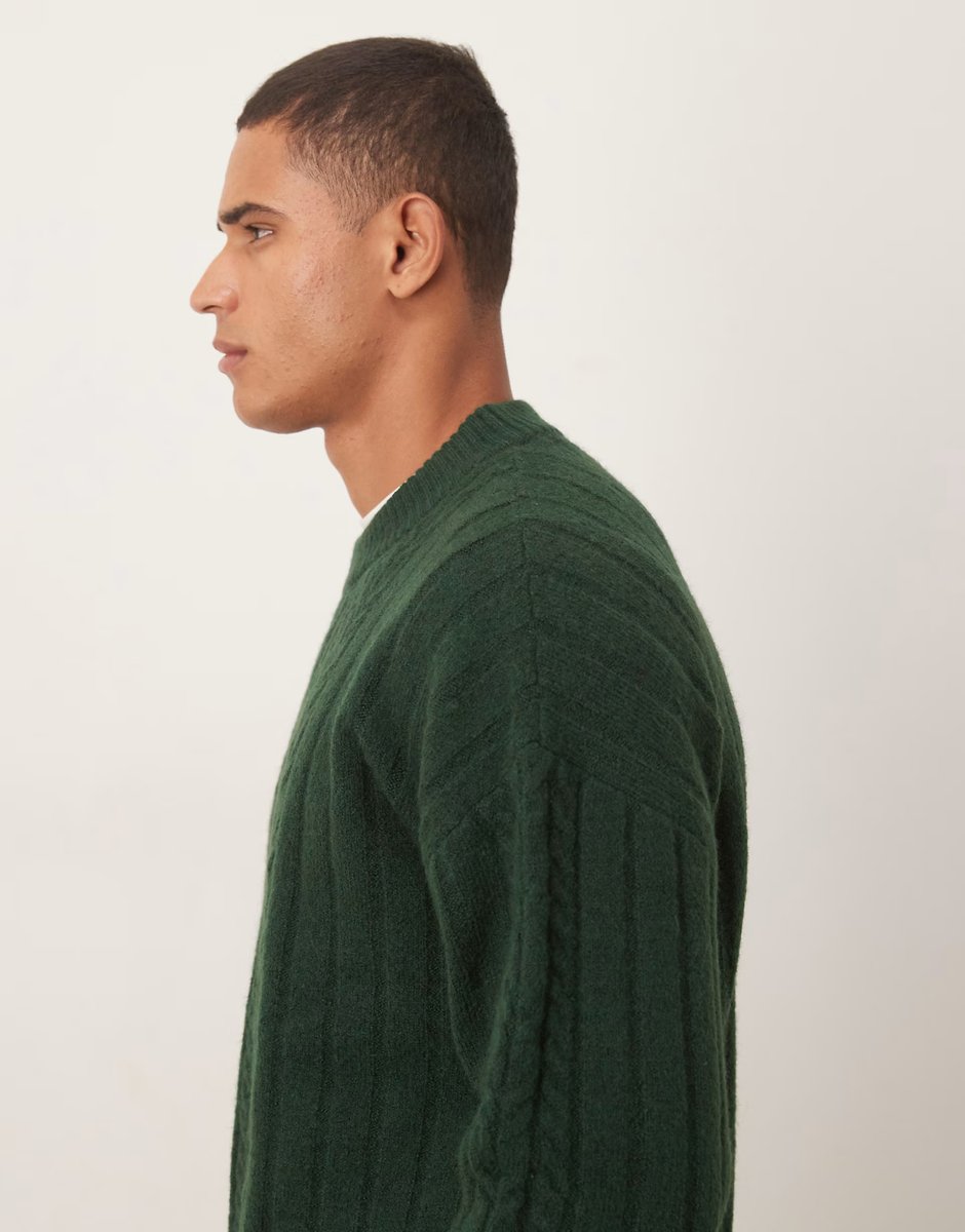 ASOS ASOS DESIGN oversized knitted cable crew neck jumper in dark green - 4