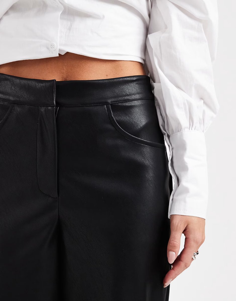 ASOS ASOS DESIGN Petite leather look wide leg trouser in black - 4