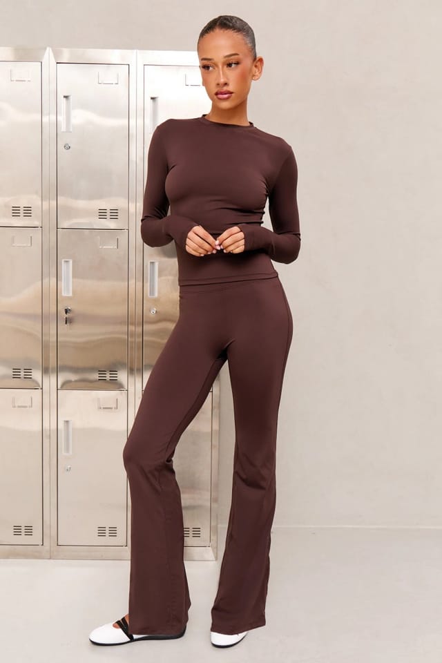 Kaiia Kaiia Sculpt Long Sleeve Fitted T-Shirt Bitter Chocolate - 3