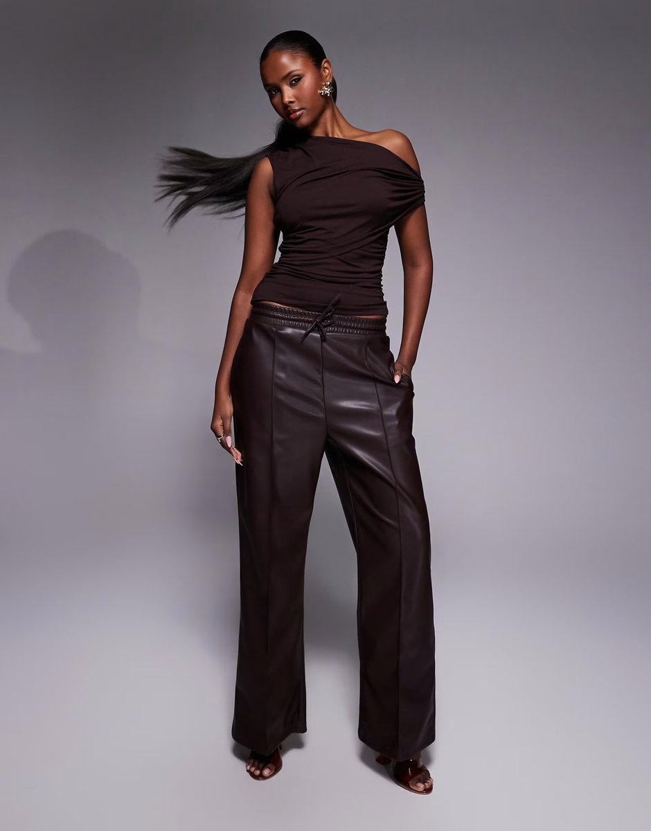 ASOS ASOS DESIGN ruched twist side cut away draped top in chocolate brown - 4