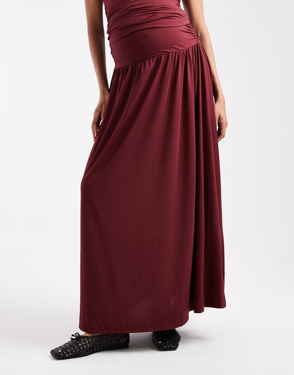 ASOS ASOS DESIGN Maternity co-ord drop waist ruched maxi skirt in burgundy - 2