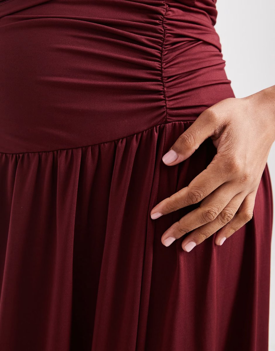 ASOS ASOS DESIGN Maternity co-ord drop waist ruched maxi skirt in burgundy - 3