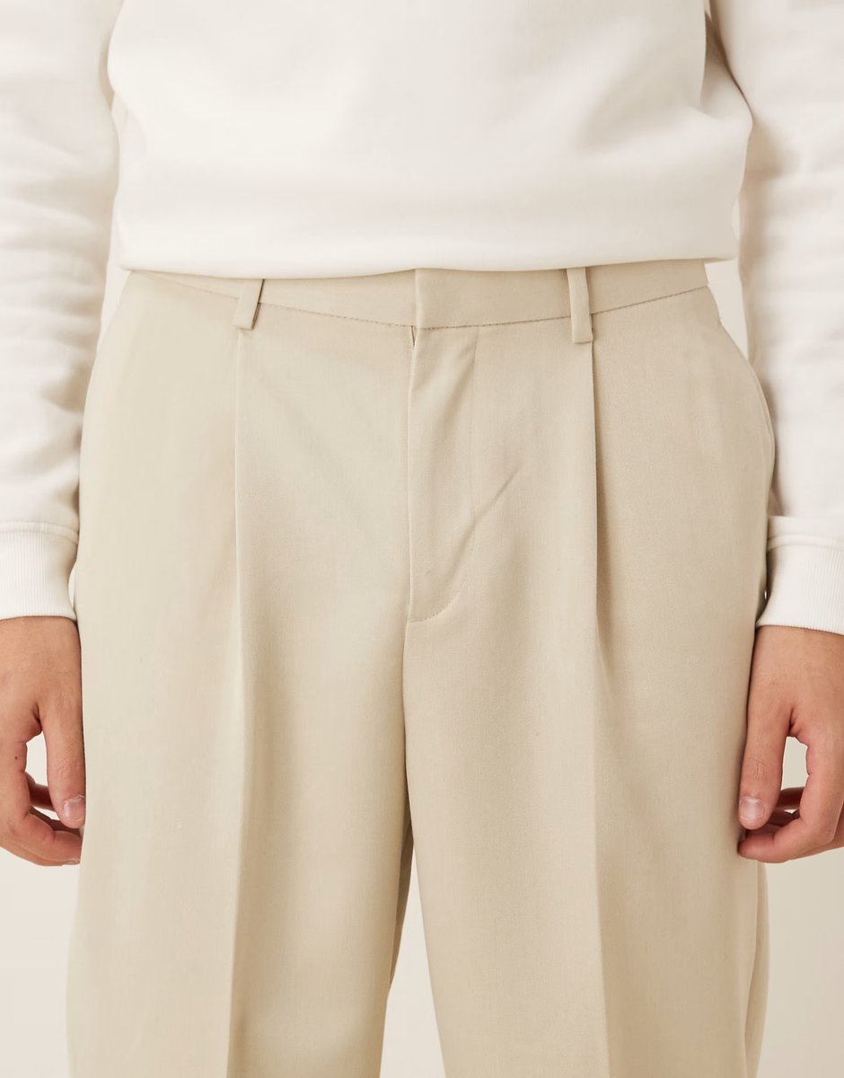 ASOS ASOS DESIGN smart pleated relaxed tapered trousers in ecru - 4