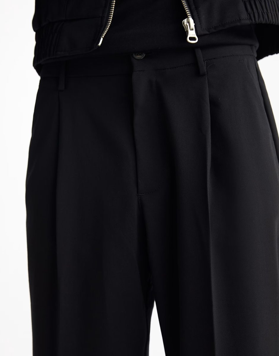 ASOS Pull&Bear tailored fit wide leg trousers in black - 2