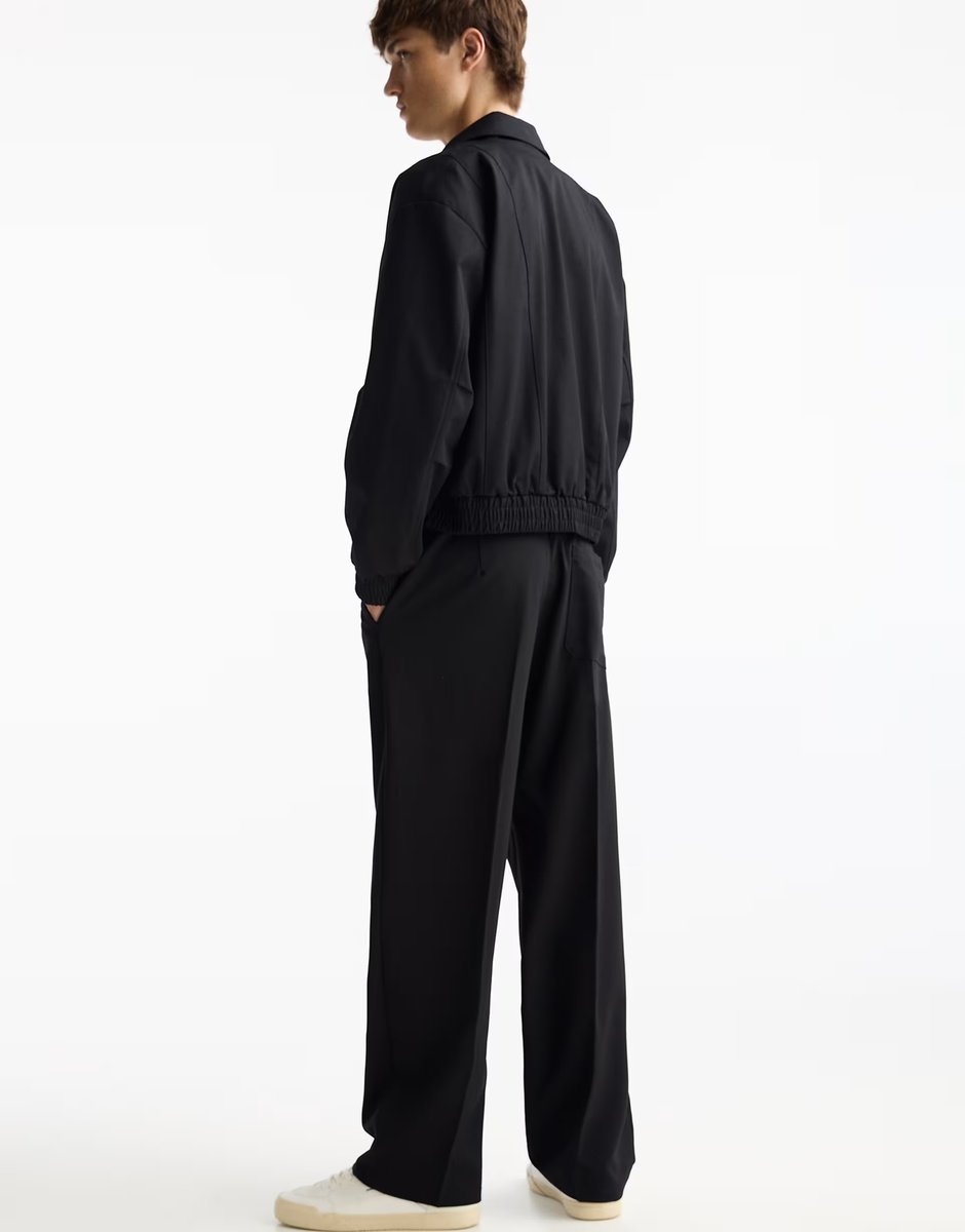 ASOS Pull&Bear tailored fit wide leg trousers in black - 4