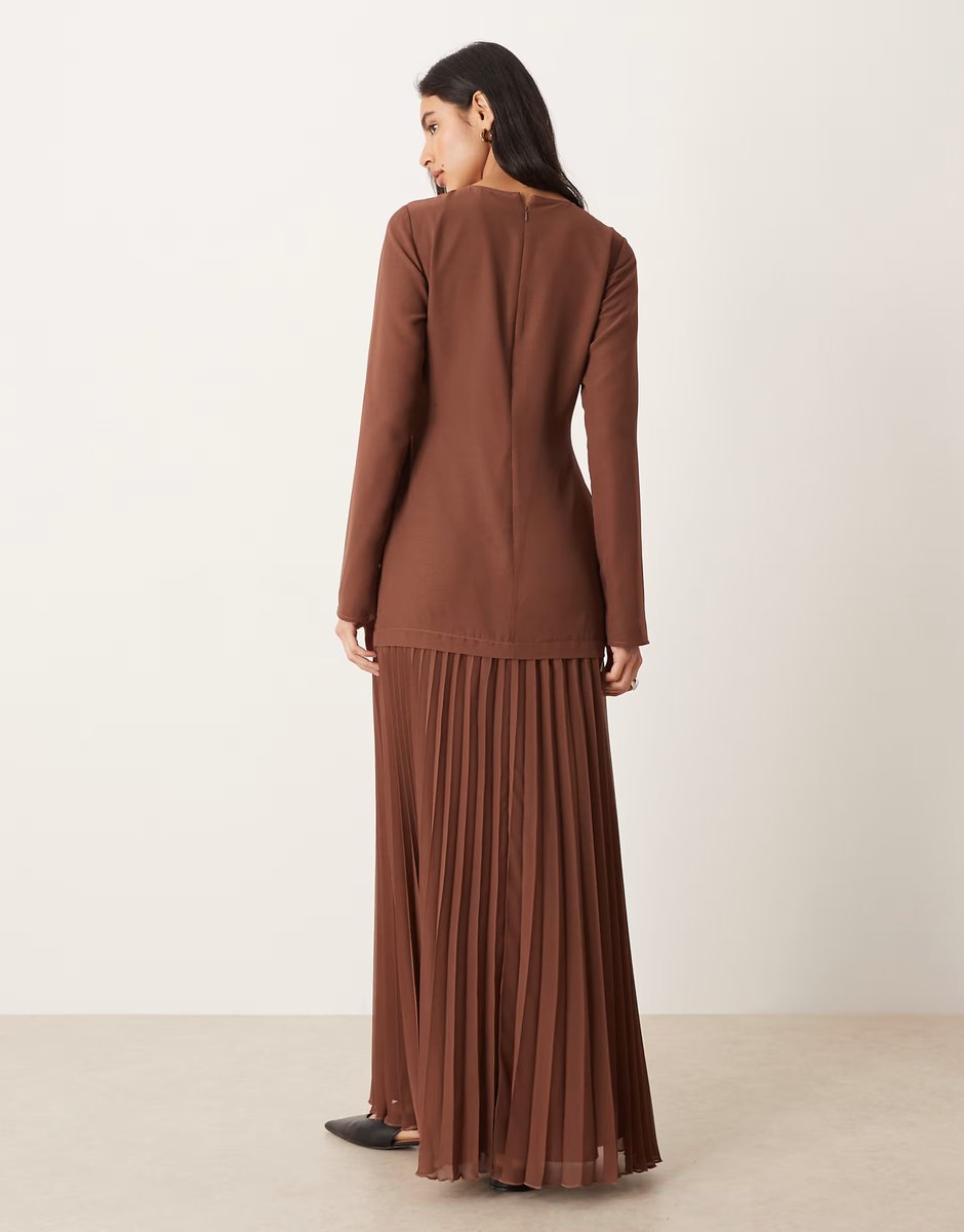 ASOS ASOS DESIGN long sleeved pleated skirt maxi dress in chocolate - 4