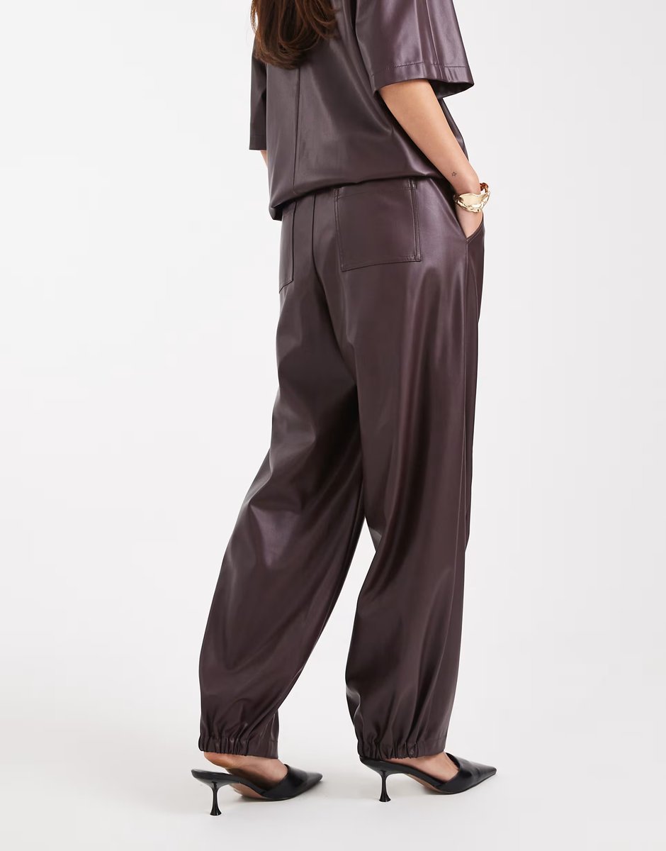ASOS ASOS DESIGN faux leather barrel leg pull on trousers co-ord in plum - 3