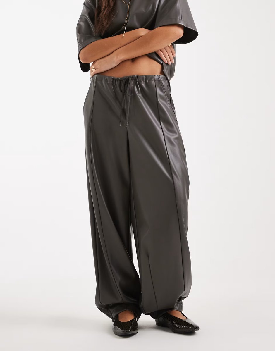 ASOS ASOS DESIGN faux leather barrel leg pull on trousers co-ord in grey - 3