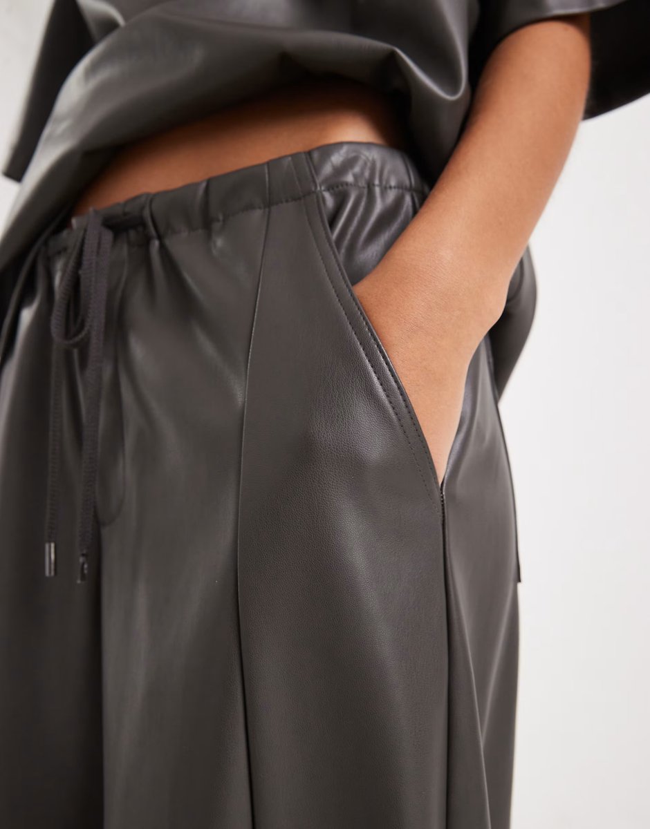 ASOS ASOS DESIGN faux leather barrel leg pull on trousers co-ord in grey - 4