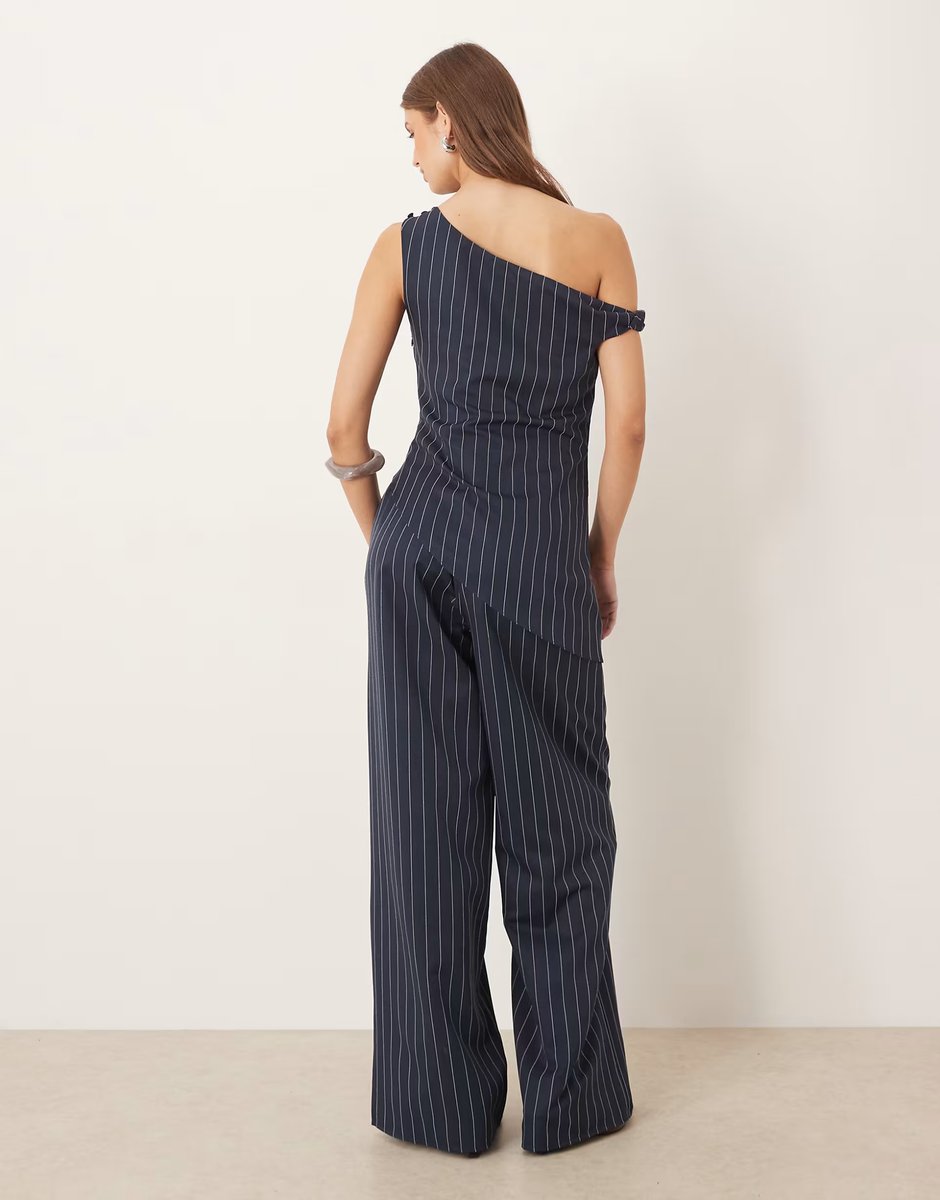 ASOS ASOS DESIGN twist one shoulder jumpsuit in navy pinstripe - 4