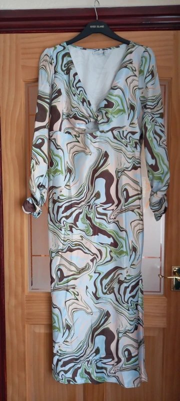 ASOS Design Stunning ladies Satin Special Occasion Midi dress size 14. - 3