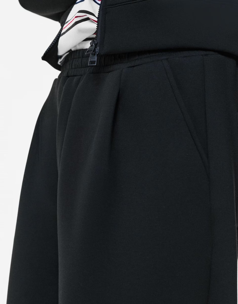 ASOS Pull&Bear Balloon fit tracksuit bottoms in black - 2