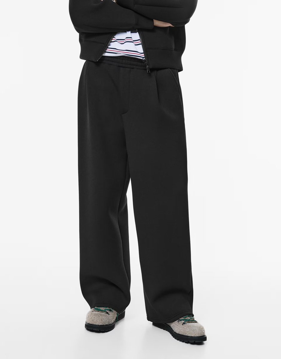 ASOS Pull&Bear Balloon fit tracksuit bottoms in black - 3