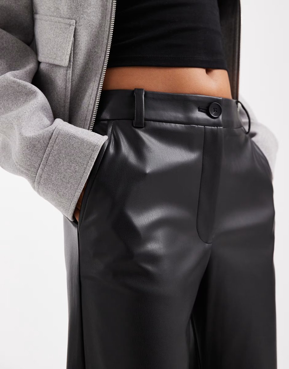 ASOS ASOS DESIGN Petite faux leather straight leg trousers in black - 3