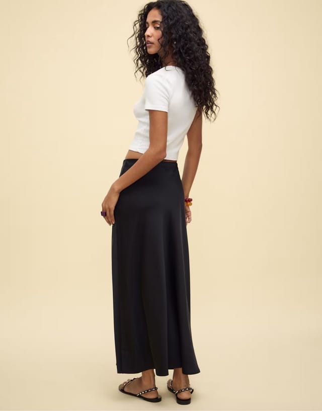 ASOS Stradivarius Satin midi skirt in black - 2