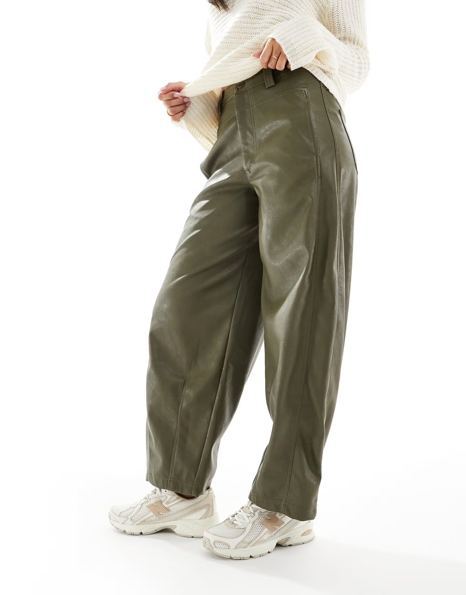 ASOS ASOS DESIGN faux leather barrel leg trousers with seam detail in Khaki - 4