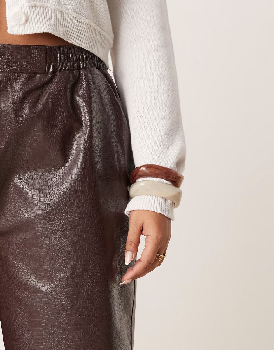ASOS ASOS DESIGN Curve faux leather pull on barrel trousers in chocolate - 4