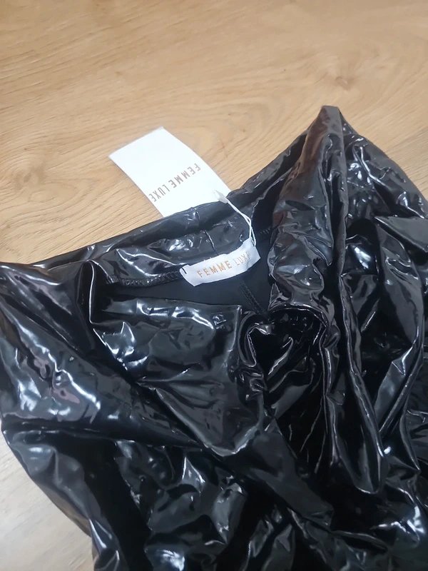 Femme Luxe Tight Fitted Cropped Vinyl Trousers - 2