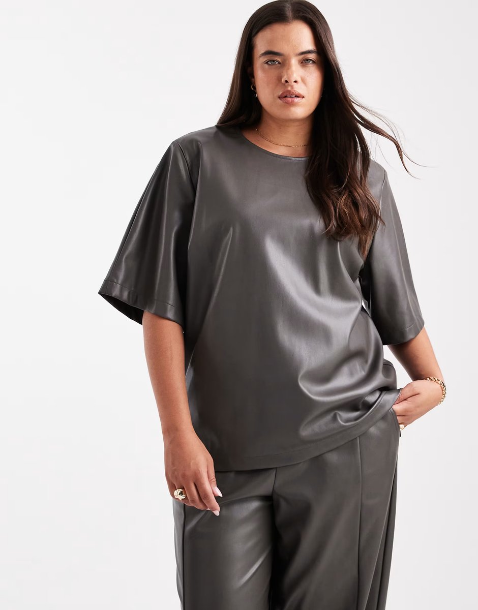 ASOS ASOS DESIGN Curve faux leather oversized top & barrel leg pull on trousers co-ord in grey - 3