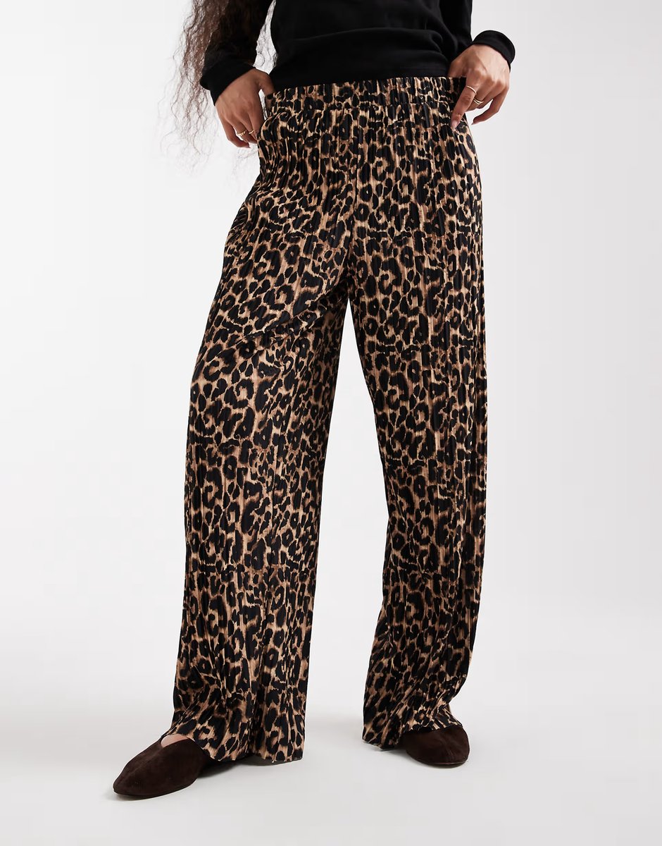ASOS ONLY Petite pull on loose fit trousers in leopard print plisse - 3