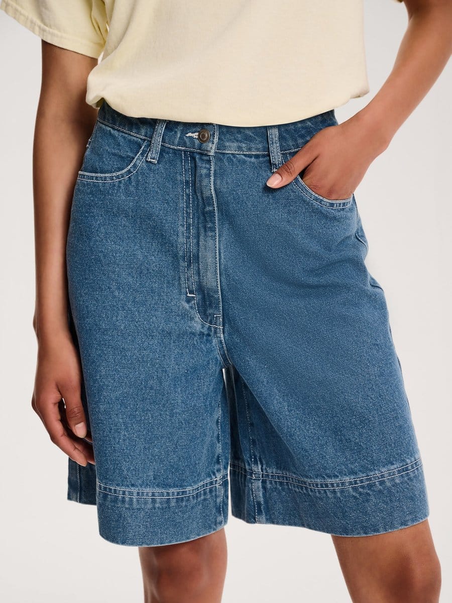 OMNES Robbie Shorts in Mid Wash - 4
