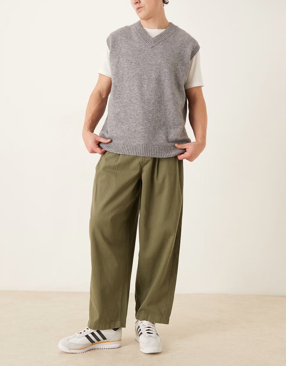 ASOS ASOS DESIGN oversized tapered chinos in khaki - 2