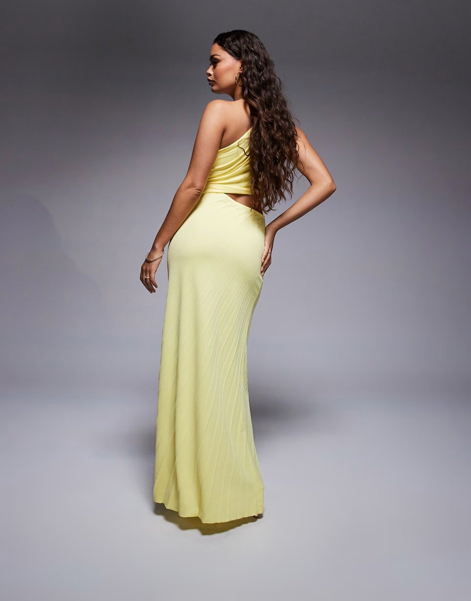 ASOS ASOS DESIGN Petite pleated maxi dress with asymmetric one shoulder and twist skirt in buttermilk - 3