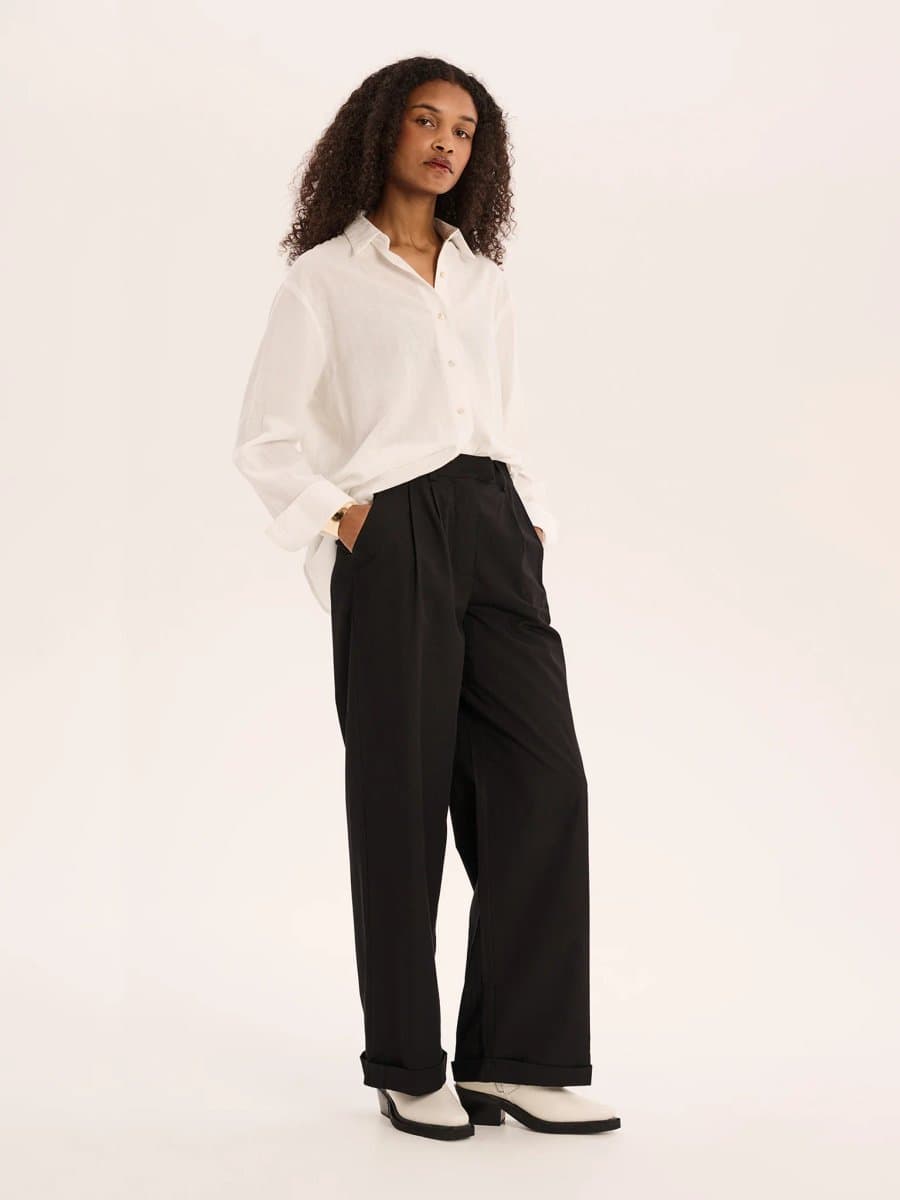 OMNES OMNES Classic Pleated Front Trousers in Black