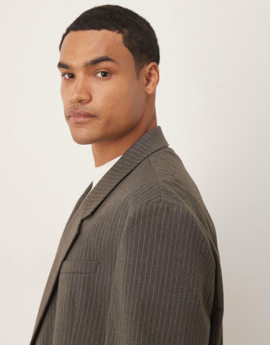 ASOS ASOS DESIGN slouchy oversized blazer in grey flannel pinstripe - 4