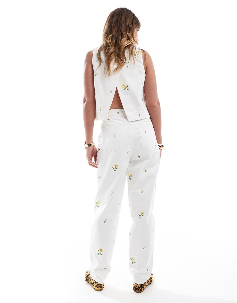 ASOS ASOS DESIGN high rise relaxed mom jeans with floral embroidery in white co-ord - 3