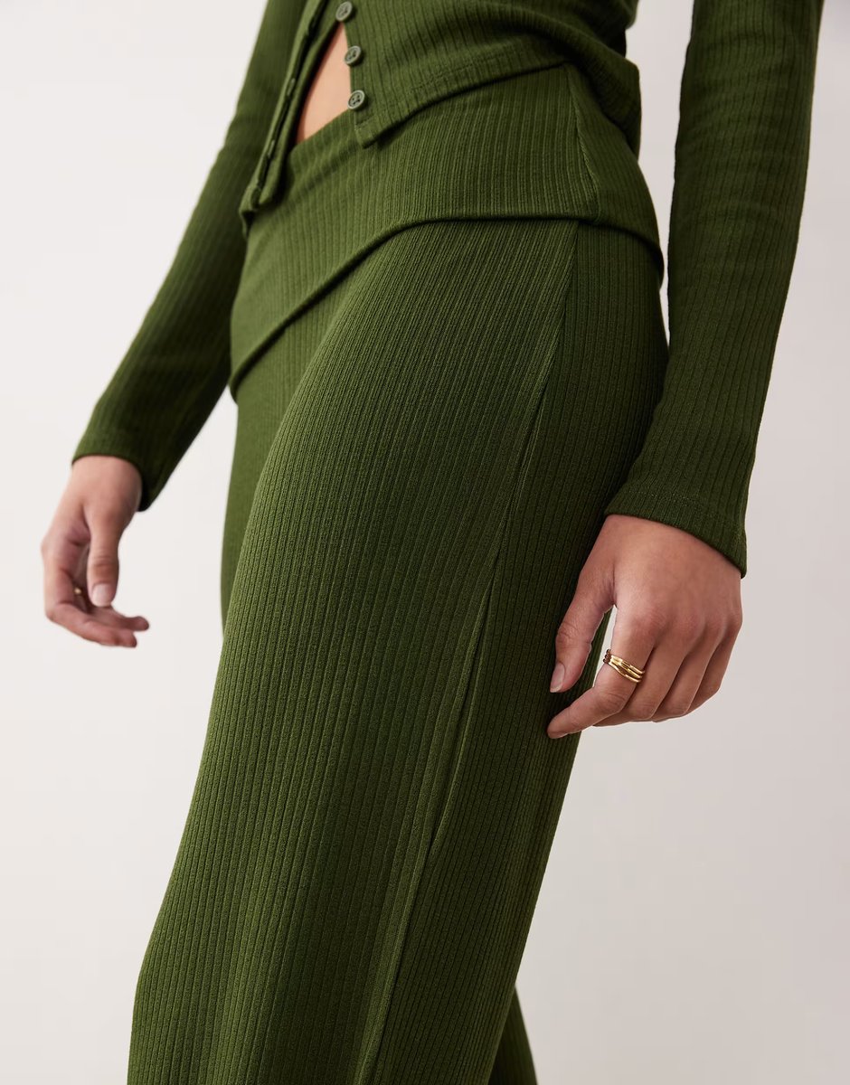 ASOS ASOS DESIGN co-ord rib fold over waist trouser with ruched detail in dark olive - 3
