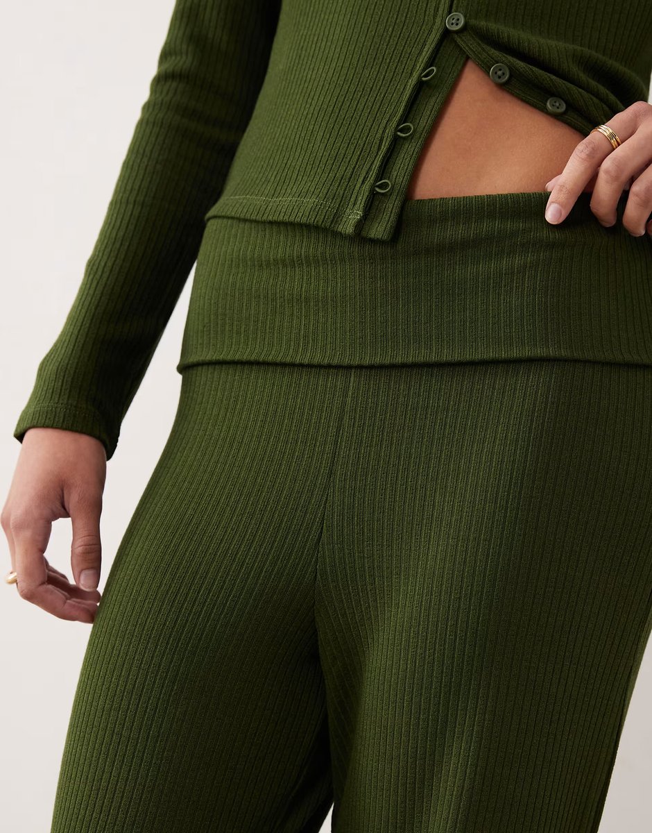 ASOS ASOS DESIGN co-ord rib fold over waist trouser with ruched detail in dark olive - 4