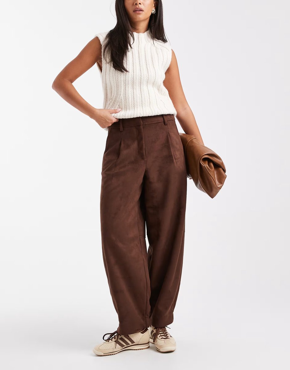 ASOS ASOS DESIGN suedette barrel leg trousers in dark brown - 3