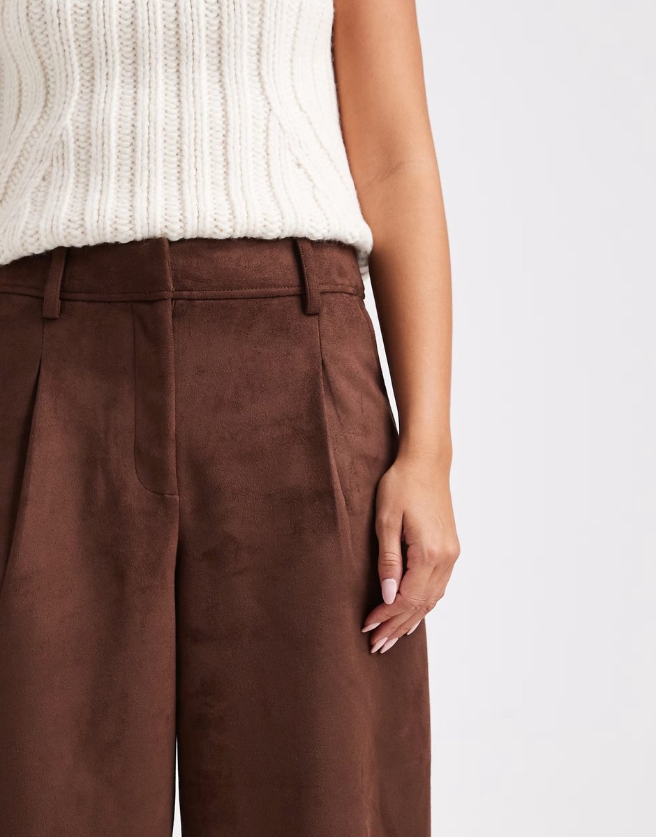 ASOS ASOS DESIGN suedette barrel leg trousers in dark brown - 4