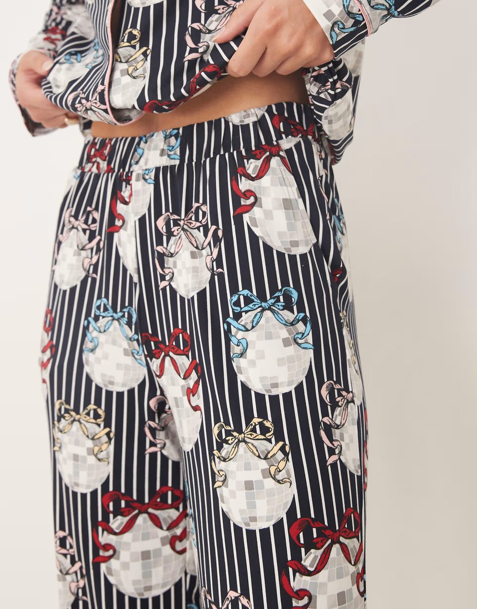 ASOS Chelsea Peers Tall poly long sleeve revere pyjama set in Christmas disco ball print - 2