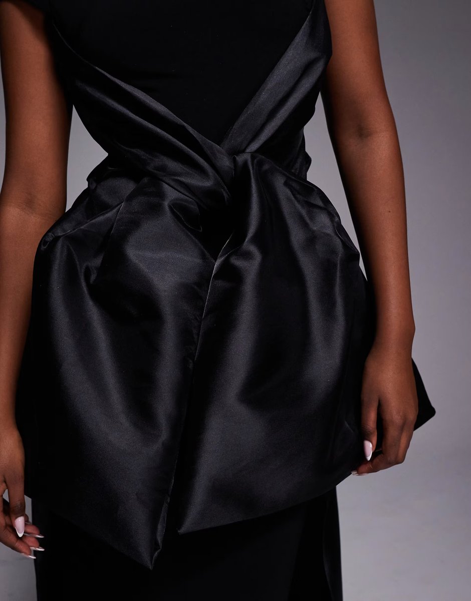 ASOS ASOS DESIGN Premium maxi dress with satin contrast bow front and train in black - 4