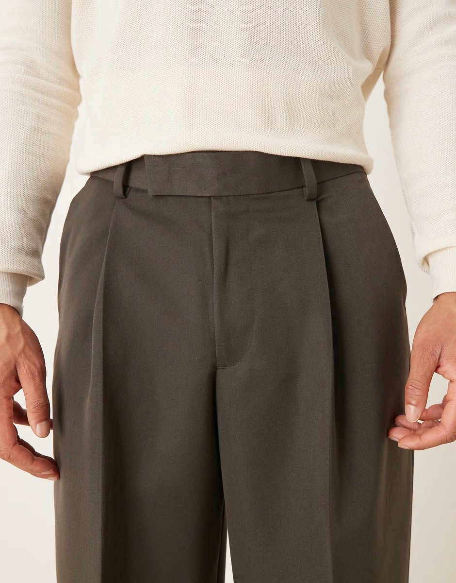 ASOS ASOS DESIGN smart loose leg trouser with inverted front pleat in dark grey - 4