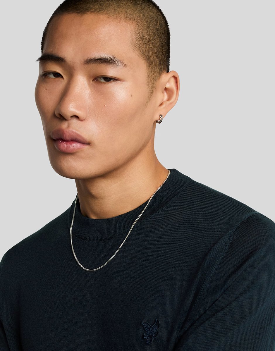 ASOS Lyle & Scott  tonal eagle merino crew neck jumper in dark navy - 3